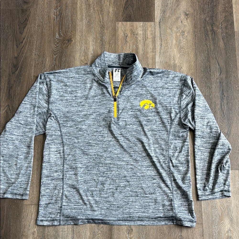 Iowa Hawkeye Russell brand long sleeve 1/4 zip long sleeve shirt XL
